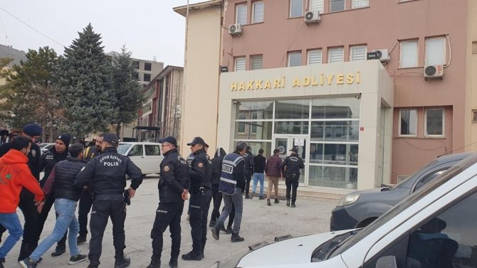 Silahlı Kavga Sonrası Gözaltına Alınan 19 Kişi Adliyeye Çıkarıldı