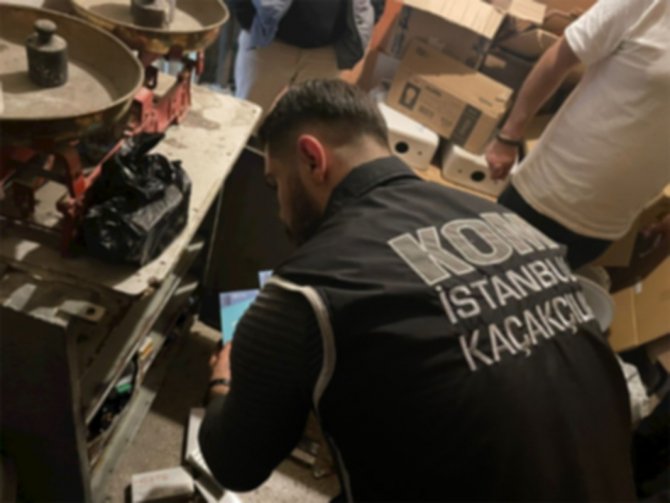 İ̇stanbul’da Kaçak Elektronik Sigara Operasyonu: 10 Milyon Lira Değerinde Kaçak Ürün Ele Geçirildi