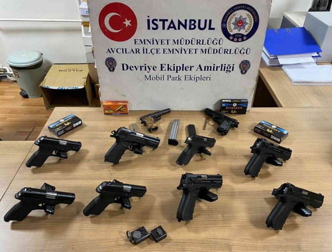 İ̇stanbul’da Silah Kaçakçılarına Operasyon: Garaj Kumandası Görünümlü Suikast Silahı Ele Geçirildi