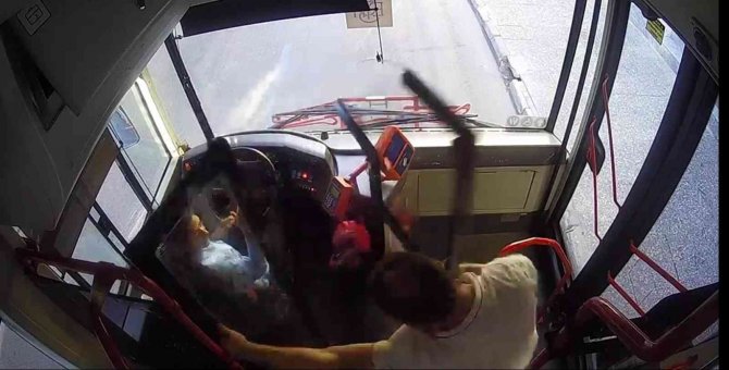 İ̇zmir’de Kadın Şoförü Darp Eden Kişiye 2 Yıl 8 Ay Hapis