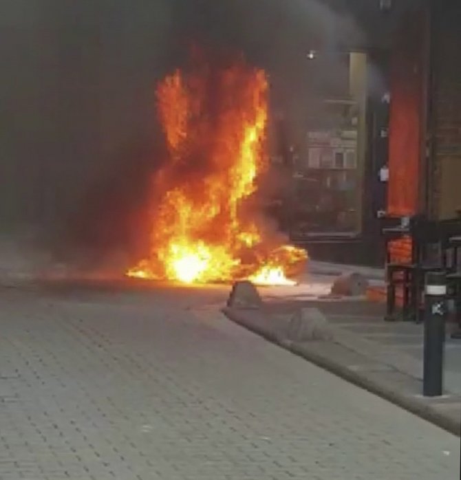 Kadıköy’de Seyir Halindeki Motosiklet Alev Topuna Döndü