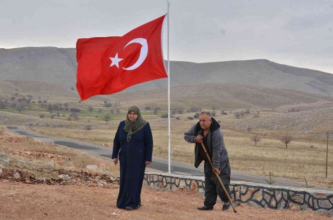 31 Yıl Önce Şehit Edilen Siviller İçin Anıt Mezar Yapıldı