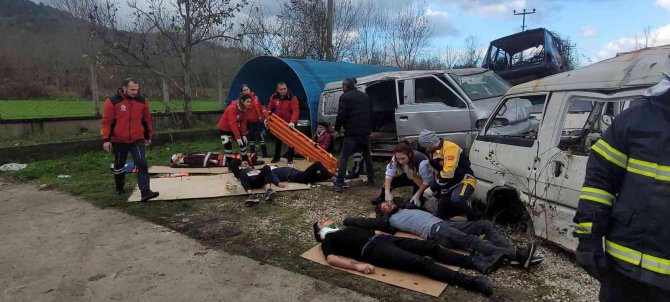 Trafik Kazası Tatbikatı Gerçeği Aratmadı