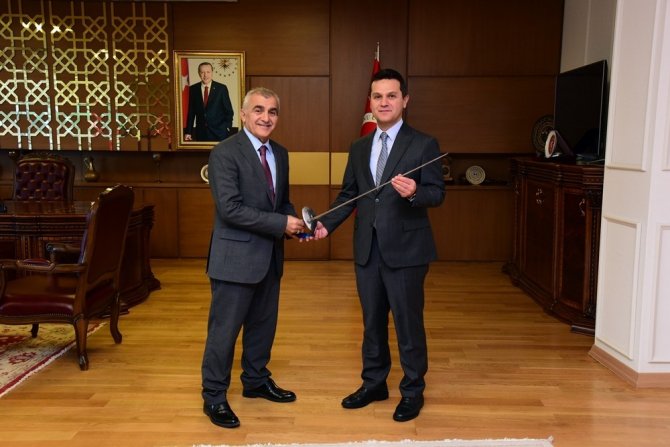 Kastamonu Üniversitesi İle Türkiye Eskrim Federasyonu Arasında İş Birliği Protokolü İmzalandı