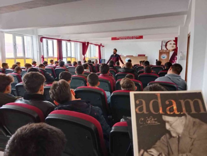 ‘Bir Yazar Bin Okul’ Projesi Tomarza’da