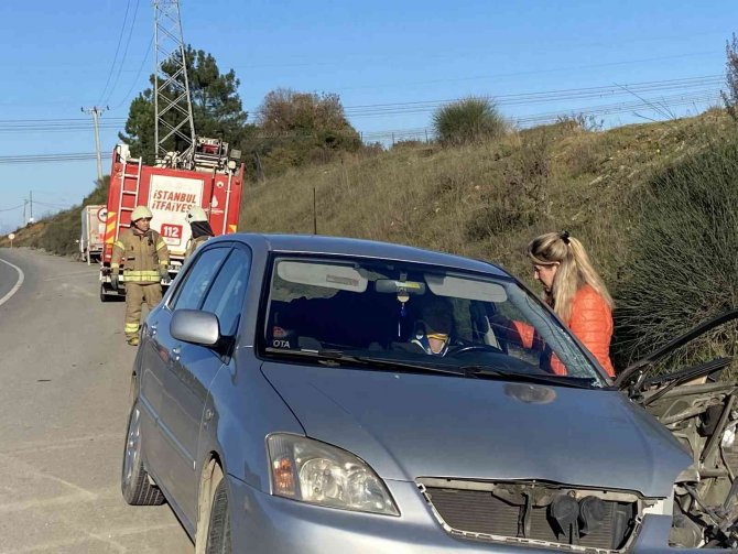 Pendik’te Otomobil İle Kamyonet Çarpıştı: 1 Yaralı