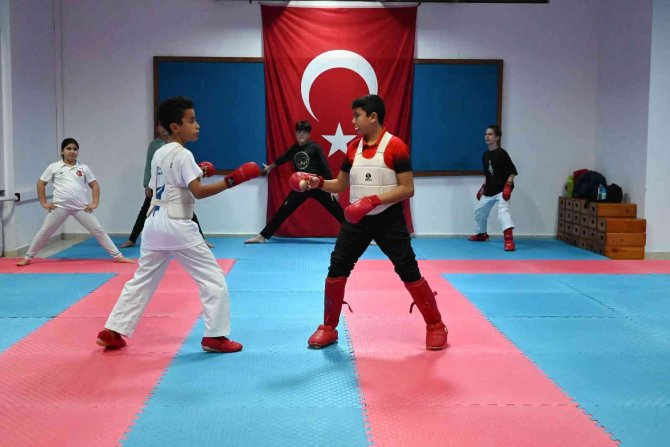 Başkan Topaloğlu:" “Sağlıklı Bir Gençlik Yetiştirmek İçin Uğraşıyoruz.”