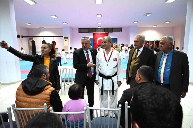 Başkan Topaloğlu:" “Sağlıklı Bir Gençlik Yetiştirmek İçin Uğraşıyoruz.”