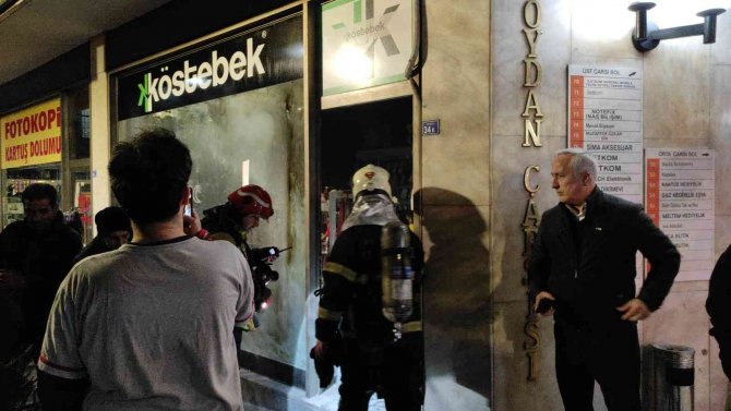 Mağazada Elektrik Kontağından Yangın Çıktı
