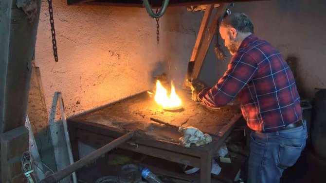 Bakırcılar Çarşısı’nın Tek Bakır Ustası