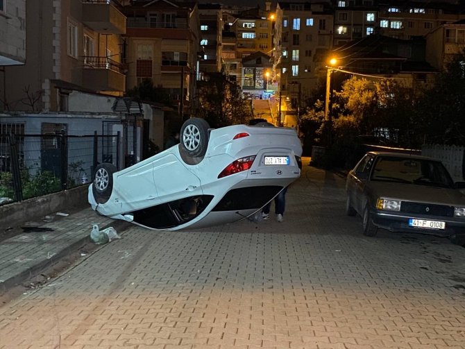 Köpekten Kaçarken Otomobiliyle Takla Attı: 3 Yaralı