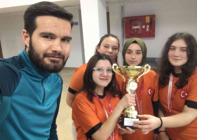 Köprüören Tek Termik Ortaokulu Dart Yarışmasında İl Birincisi