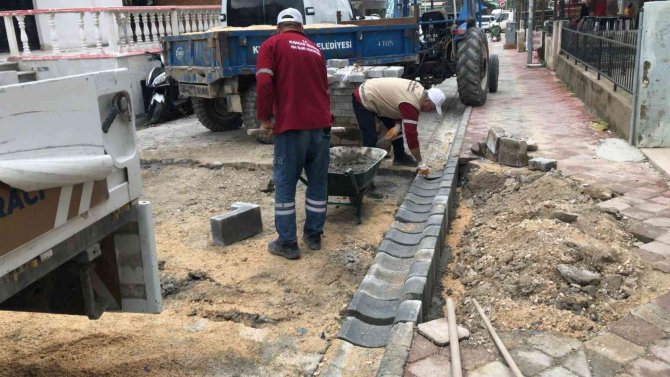 Kuşadası’nın Dört Bir Yanında Hummalı Yol Çalışması