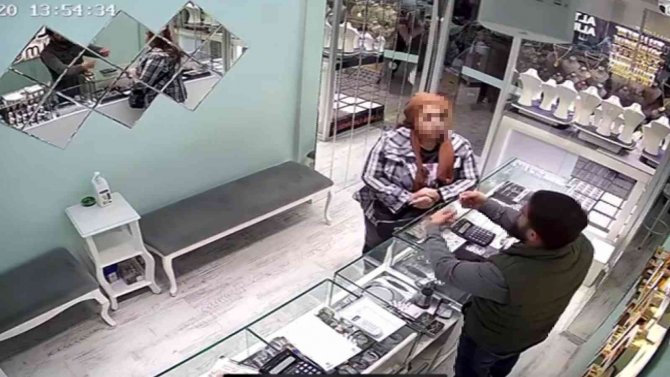 Kuyumculara Sahte Zincir Sattı, Tanınmamak İçin Her Kuyumcuya Başka Kılıkta Girdi