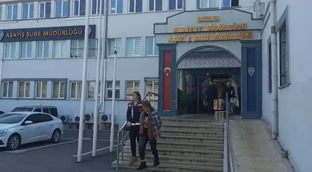 Kuyumculara Sahte Zincir Sattı, Tanınmamak İçin Her Kuyumcuya Başka Kılıkta Girdi