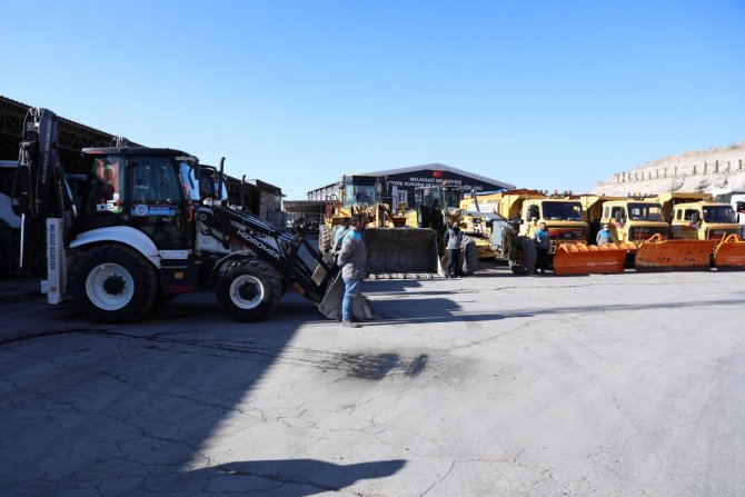 Melikgazi, 99 Araç Ve 210 Personel İle Karla Mücadele İçin Hazır