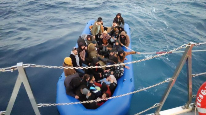 Yunan Unsurlarının Ölüme Terk Ettiği 65 Düzensiz Göçmenin İmdadına, Türk Askeri Yetişti