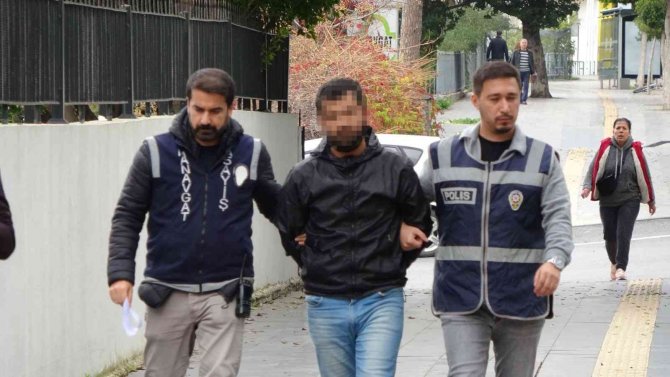 Bıçaklanan Adamı Gören Uzaklaştı, Yardımına Sadece Genç Kadın Koştu