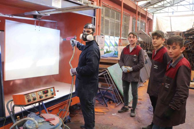 7 Farklı Alanda Üretim Yapan Liseden 4,5 Milyon Tl Ciro