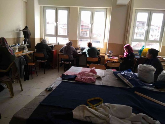 Sarıgöl’de El Sanatları Kursu Açıldı