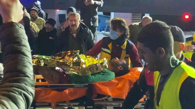 Sinop Açıklarındaki Kuru Yük Gemisine Müdahale Ediliyor