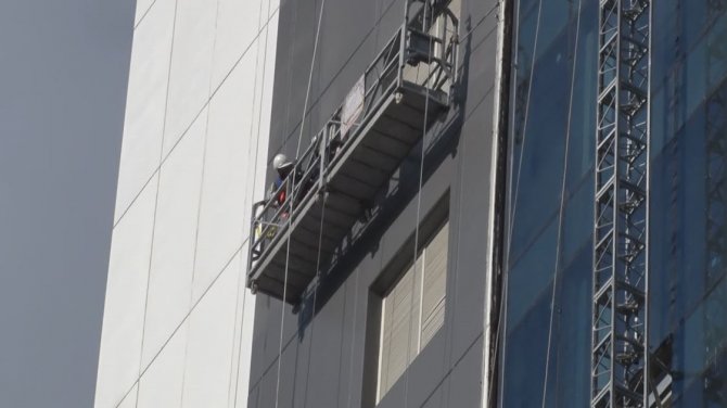 Şişli’de Kule İnşaatındaki Asansörde Mahsur Kalan 2 İşçi Kurtarıldı