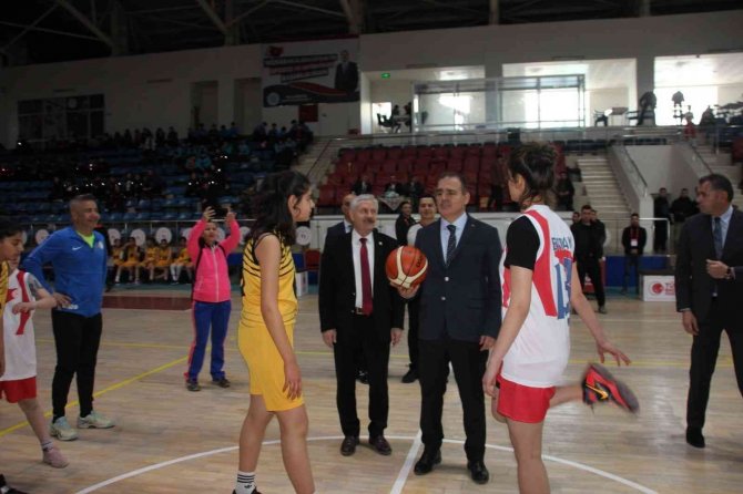 Huzur Ortamının Sağlandığı Hakkari’de Spora İlgi Arttı