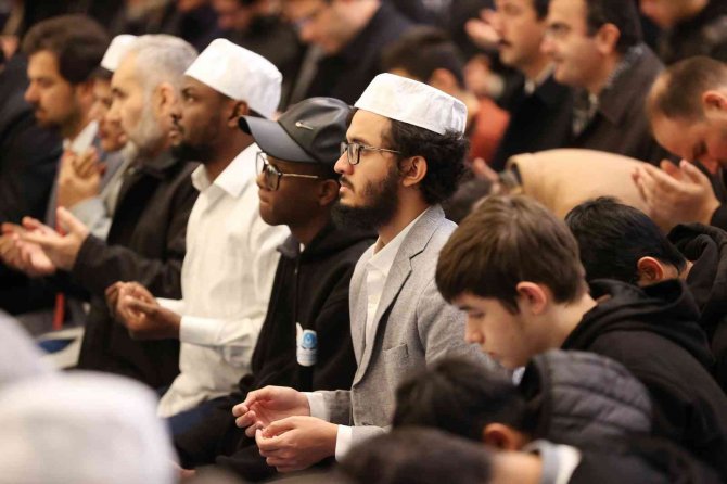 Diyanet İ̇şleri Başkanı Erbaş, Sabah Namazında Öğrencilerle Buluştu