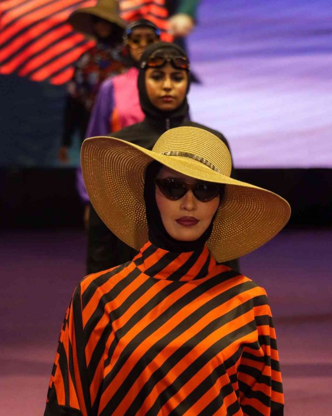 Moda Tutkunları Riyadda Mütezavi Moda Haftası’nda Bir Araya Geldi