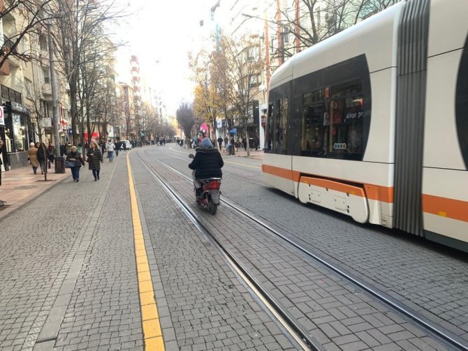 İ̇ki Eylül Caddesi’nde Yasağı Umursayan Yok
