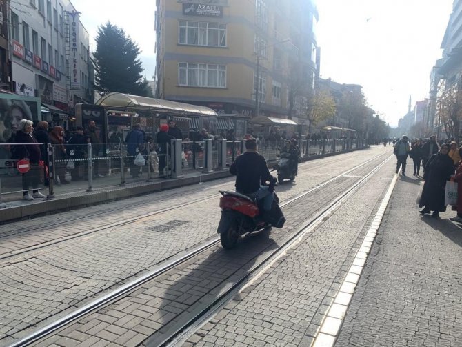 İ̇ki Eylül Caddesi’nde Yasağı Umursayan Yok