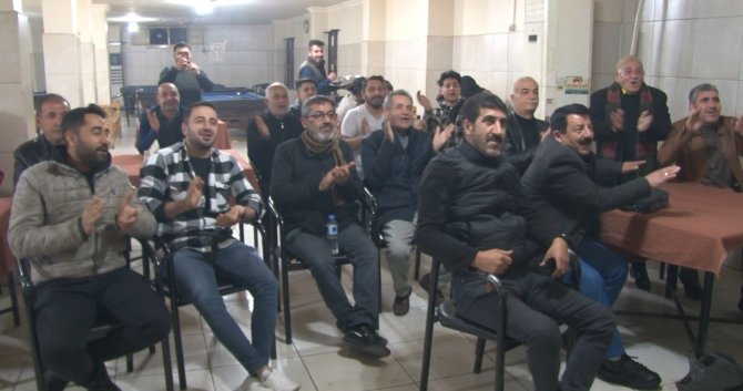 Şanlıurfalılar Takımlarına Türkülerle Destek Oldu
