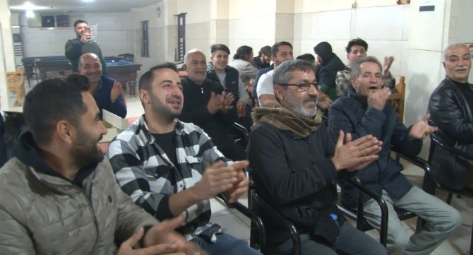 Şanlıurfalılar Takımlarına Türkülerle Destek Oldu