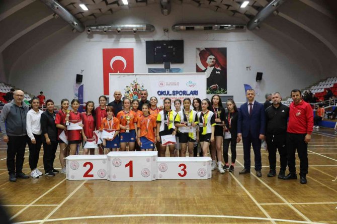 Aydın’da Badmiton Gençler Erkek Kız Turnuvası’nda İl Birincileri Belli Oldu