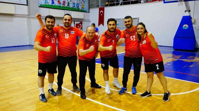 İ̇lkadım Belediyesi Birimler Arası Voleybol Turnuvası Başladı