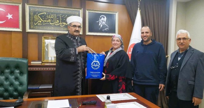İ̇ngiliz Vatandaşı Claire Müslüman Oldu