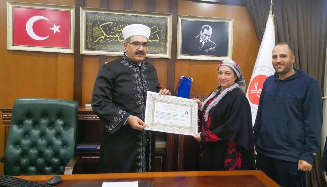 İ̇ngiliz Vatandaşı Claire Müslüman Oldu