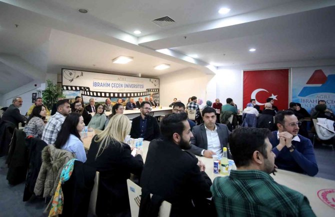 Ai̇çü Rektörü Prof. Dr. Karabulut, Öğrenci Kulüp Temsilcileri İle Bir Araya Geldi