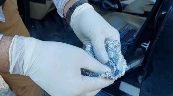 Jandarmadan Otomobile Uyuşturucu Operasyonu: 3 Gözaltı