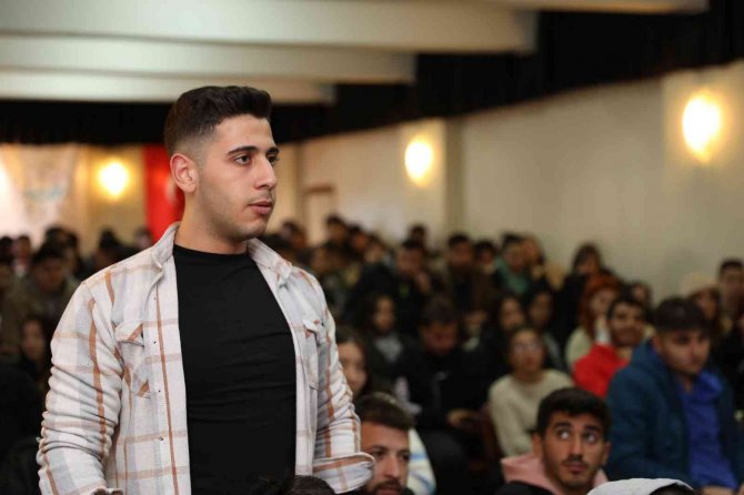 Rektör Kalan’dan Meslek Yüksekokulu Öğrencilerine Staj Sözü