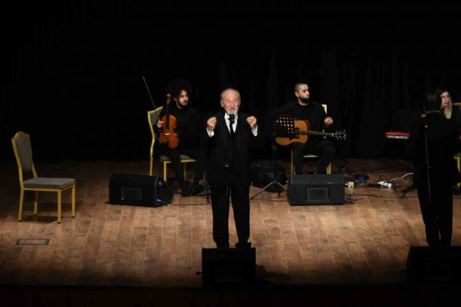 “Şifa Niyetine” Gösterisi Esenyurtlularla Buluştu