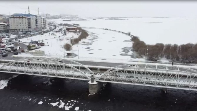 Beyaz Örtüyle Kaplanan Kent Dronla Görüntülendi
