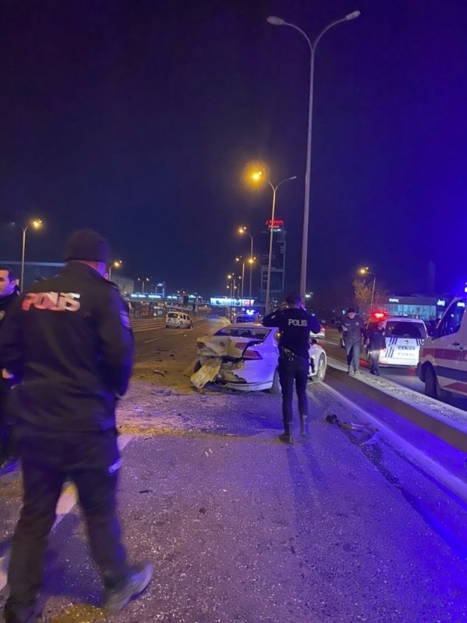 Avcılar E-5’te Polisin Dur İhtarına Uymayan 4 Hırsız, Ortalığı Savaş Alanına Çevirdi