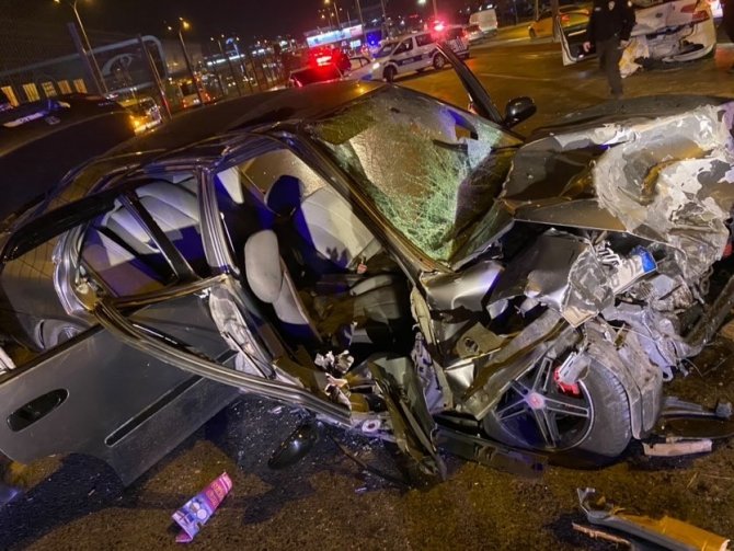 Avcılar E-5’te Polisin Dur İhtarına Uymayan 4 Hırsız, Ortalığı Savaş Alanına Çevirdi