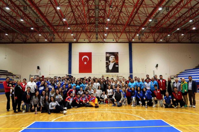 Adü Bölgesel Voleybol Turnuvası’nda Ödülleri Topladı