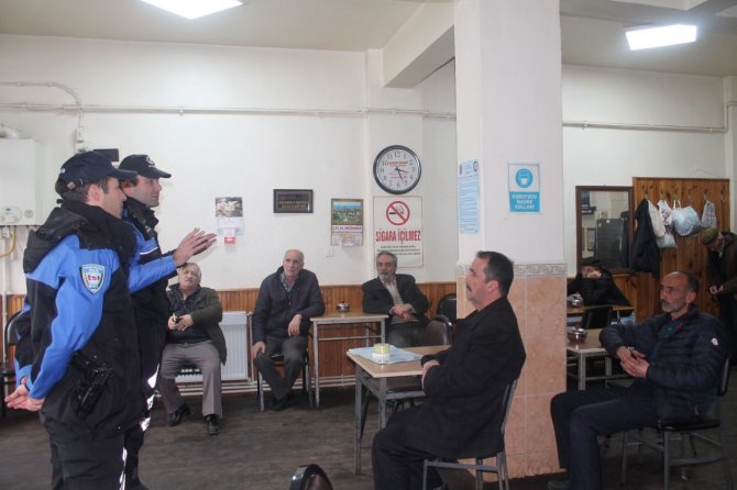 Polisler Dolandırıcılık Olaylarına Karşı Kahvehaneleri Gezerek Vatandaşları Uyardı