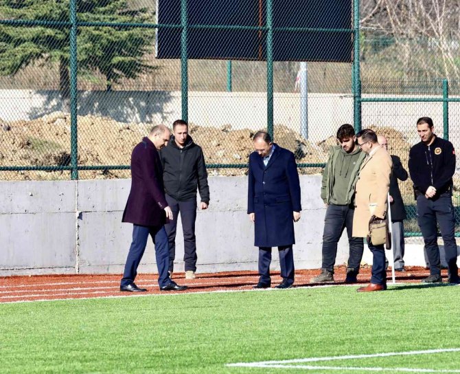 Bilecik’te Futbol Sahası Yenileniyor