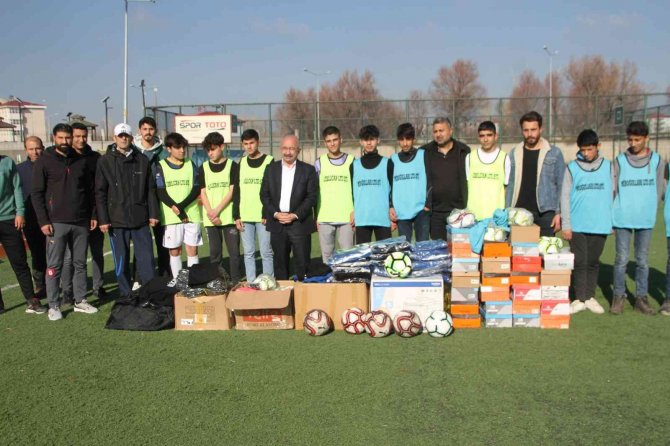 Bulanık Bilicanspor’a Malzeme Desteği