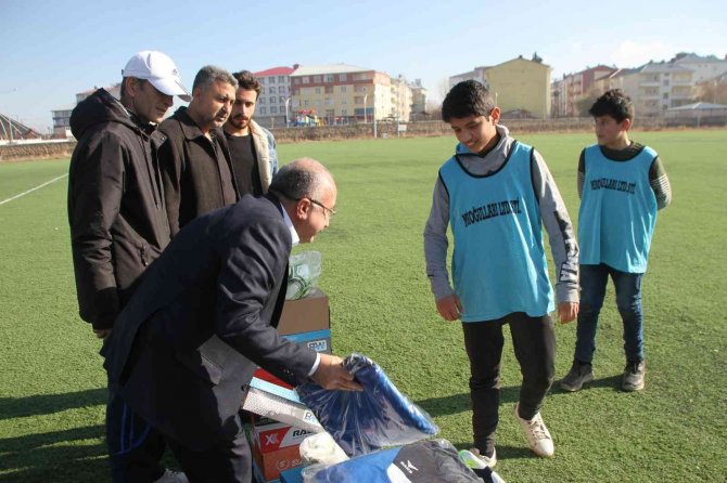 Bulanık Bilicanspor’a Malzeme Desteği