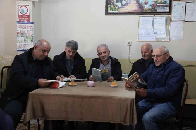 İ̇negöl’de Kahvehaneler Kitaphaneye Dönüşüyor